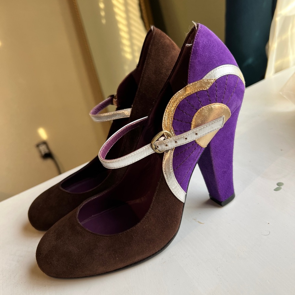 Marc Jacobs leather/suede purple, brown metallic sun motif pumps